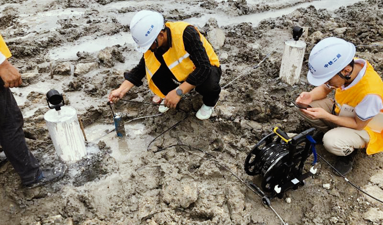 高鐵寧波樞紐擴(kuò)容施工 直川手機(jī)藍(lán)牙測(cè)斜儀顯... 