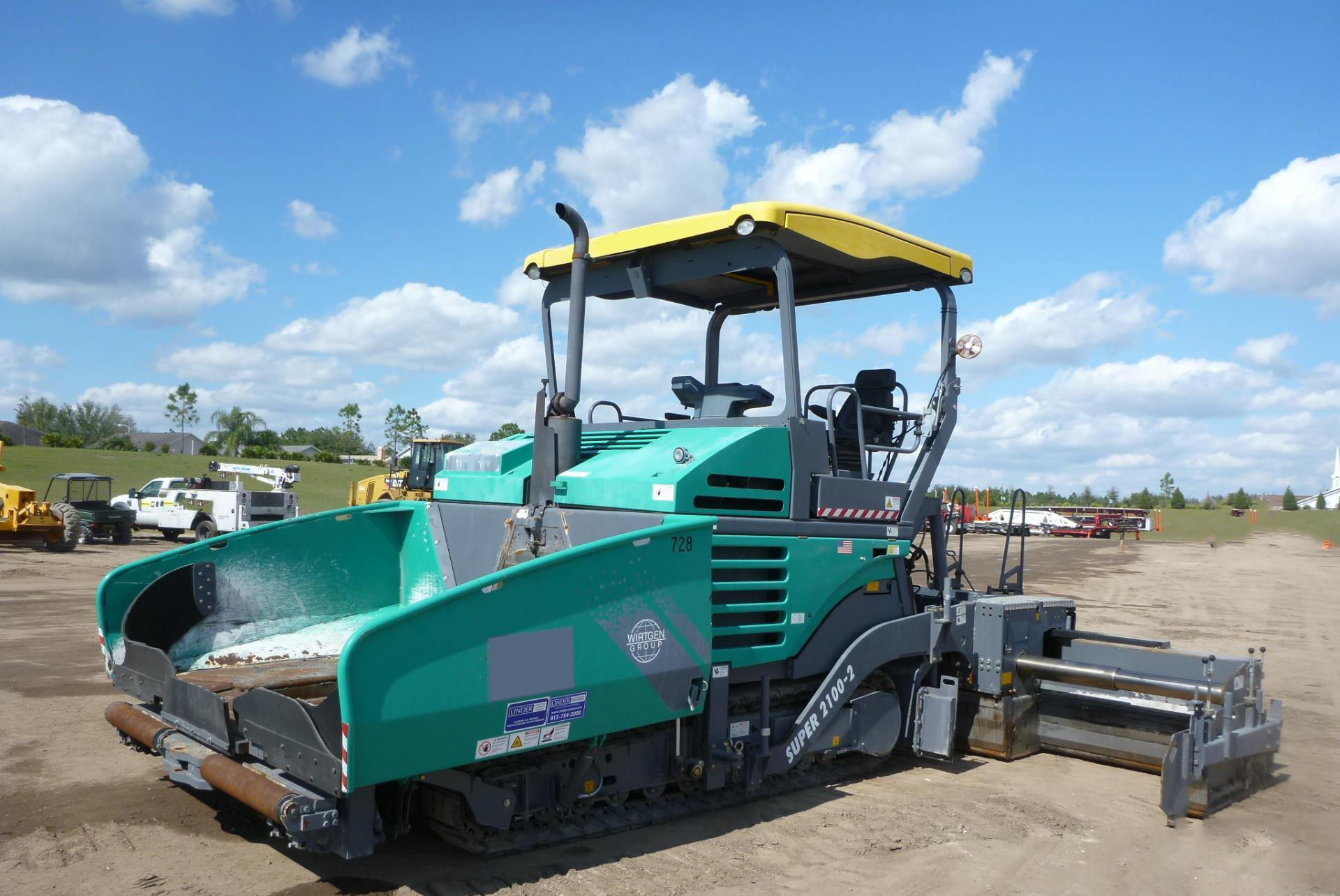 攤鋪機(jī)中熨平板傾角控制系統(tǒng) 